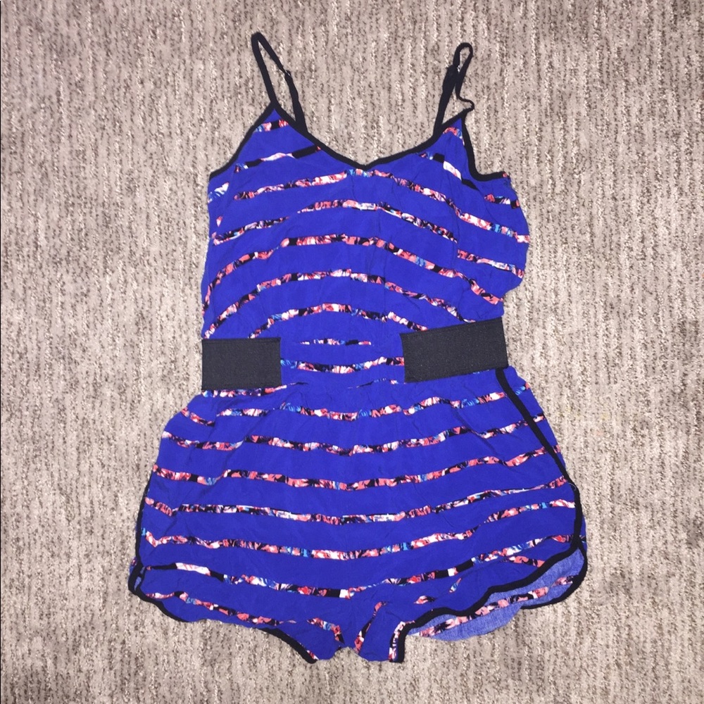 Cute romper!